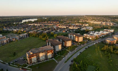 Vue extérieure des condos à louer à Urbanova, Citéa Phase 1